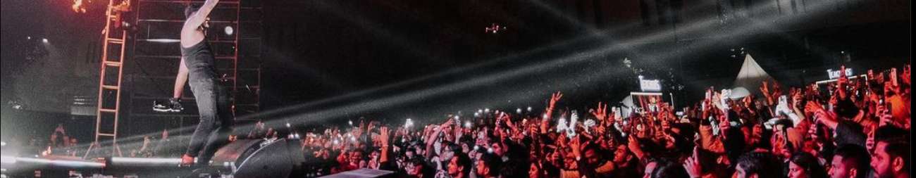 King 2022 live concert — crowd and stage